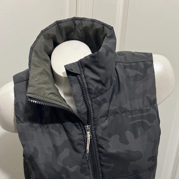 Vuori Black Camo Quilted Puffer Vest - Picture 5 of 16